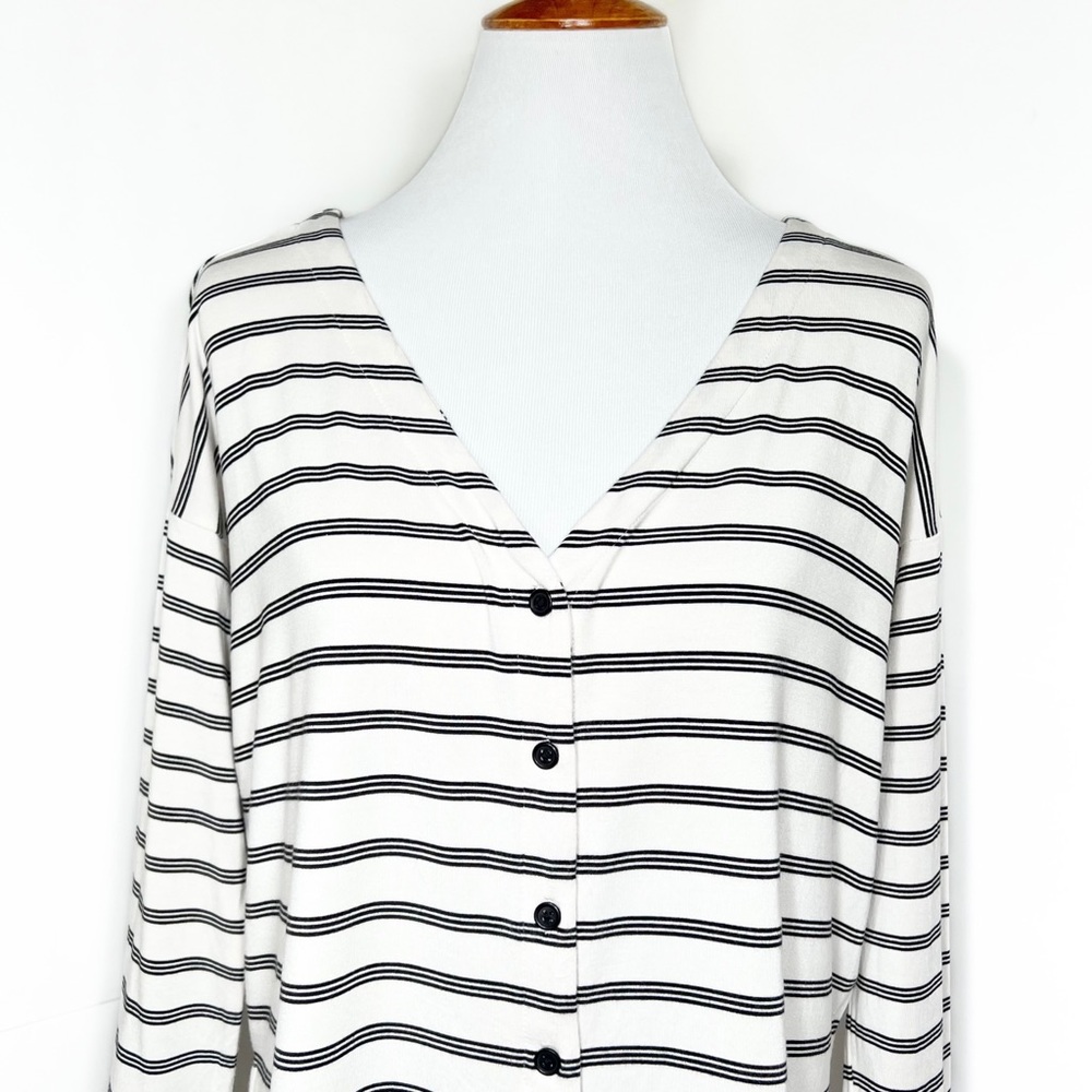 Cupcakes and Cashmere Black White Striped Split Hem Long Sleeve Buttondown Top - Picture 7 of 11